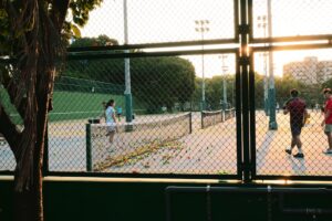 gry zespołowe, wf w szkołach, ćwiczenia indywidualne, motywacja do ruchu, integracja przez sport